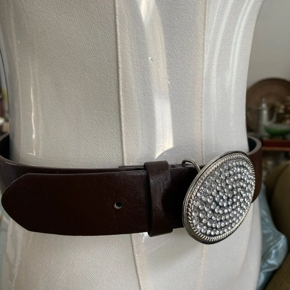 NEW WITHOUT TAGS Justice Brown & Rhinestone Belt Size 1 (28” W)